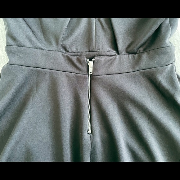 Criss-cross Cocktail LBD - Picture 3 of 12